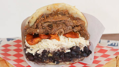 Ambas opciones se consolidan como una referencia porteña para disfrutar de arepas y cocina venezolana. Ambas opciones se consolidan como una referencia porteña para disfrutar de arepas y cocina venezolana.