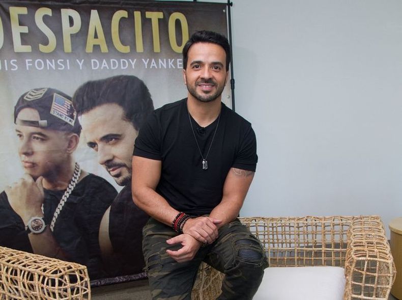 Luis Fonsi lucía muy distinto de chico