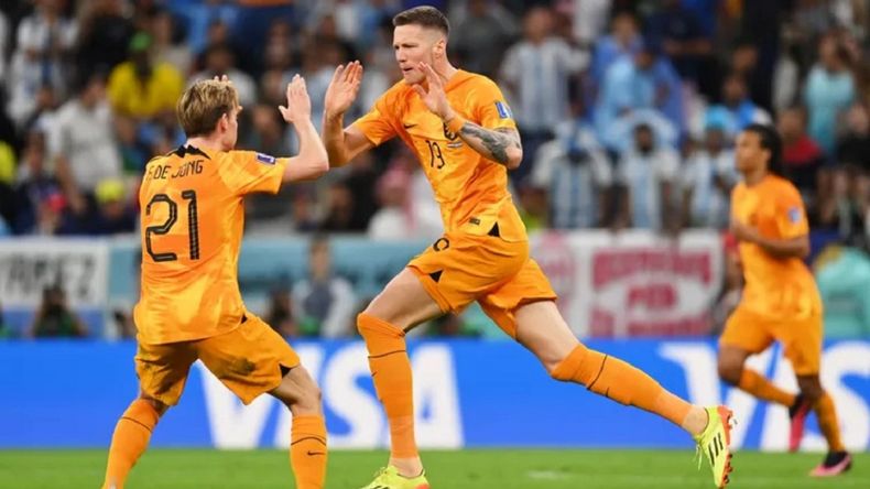 Weghorst le hizo un doblete a Argentina en Qatar.