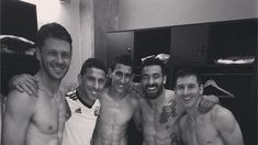 La foto de la victoria: así festejó Messi en el vestuario de Argentina La foto de la victoria: así festejó Messi en el vestuario de Argentina