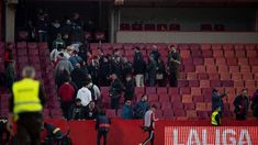 Los hinchas de Granada se marcharon tras la suspensión. Los hinchas de Granada se marcharon tras la suspensión.