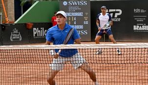 Dos tenistas fueron detenidos por gestos racistas. Dos tenistas fueron detenidos por gestos racistas.