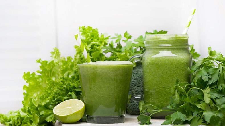 El licuado de lechuga es una bebida refrescante y nutritiva que ganó popularidad en los últimos años debido a sus posibles beneficios para la salud, incluyendo la pérdida de peso.