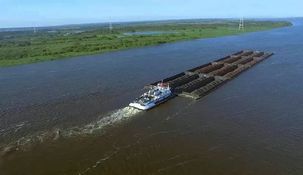 La petrolera estatal YPF renovó por siete años una cuestionada licitación que realizó durante el gobierno de Mauricio Macri, para el transporte de combustible liviano.&nbsp;
