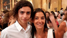 Blas Correas junto a su madre. Blas Correas junto a su madre.