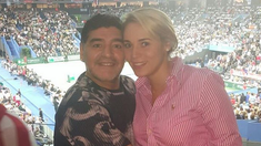 Diego Maradona y Rocío Oliva, en la Copa Davis con un gran regalo de Del Potro Diego Maradona y Rocío Oliva, en la Copa Davis con un gran regalo de Del Potro
