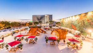 La zona llama la atención por su mezcla única de galerías de arte, estudios de diseño, boutiques de marcas de lujo y restaurantes.