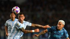 Copetti festeja su gol, tras el error de Lampe. Copetti festeja su gol, tras el error de Lampe.