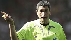 Merk también es recordado por ser uno de los árbitros más activos físicamente de su generación. Merk también es recordado por ser uno de los árbitros más activos físicamente de su generación.