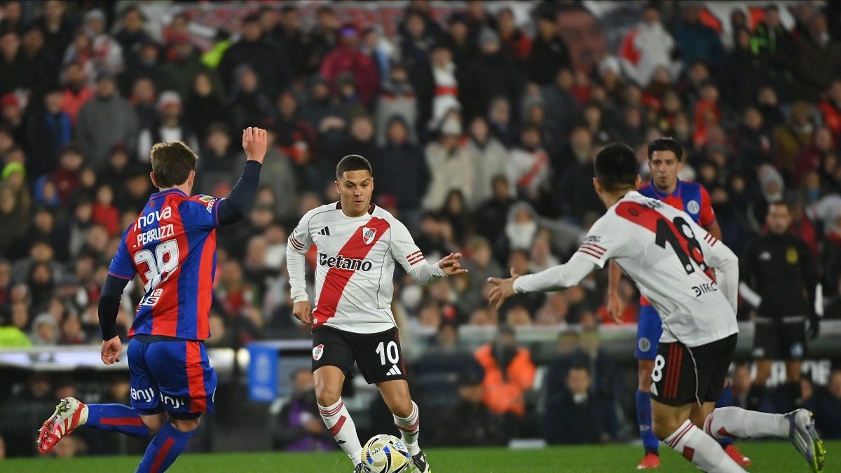 A qué hora juega River vs. San Lorenzo, por los octavos de final del Torneo Apertura: formaciones y cómo verlo en vivo