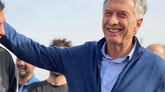 Macri en un bar de Junín con militantes de Juntos por el Cambio.