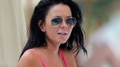 Karina Jelinek se encuentra en Miami y marca tendencia con su microbikini dorada. Karina Jelinek se encuentra en Miami y marca tendencia con su microbikini dorada.