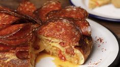 La tortilla de papas tiene tantas versiones como fanáticos. La tortilla de papas tiene tantas versiones como fanáticos.