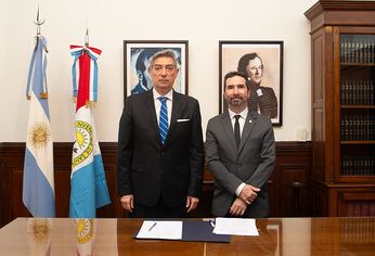 El presidente de la Corte, Horacio Rosatti, junto al director de la Fundación Memoria del Holocausto, Jonathan Karszenbaum. El presidente de la Corte, Horacio Rosatti, junto al director de la Fundación Memoria del Holocausto, Jonathan Karszenbaum.