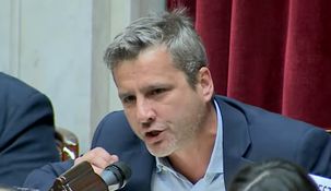 El radical Campero intentó justificar su respaldo al veto entre las risas de los diputados.