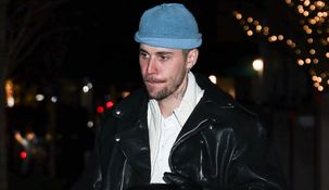Un claro ejemplo es la canción Walking Away, donde Bieber canta con vulnerabilidad: Dime por qué me tiras piedras a la espalda — Sabes que estoy indefenso.&nbsp;