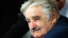 Pepe Mujica volverá a ser operado. Pepe Mujica volverá a ser operado.