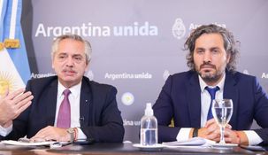 El mandatario junto al canciller, Santiago Cafiero.