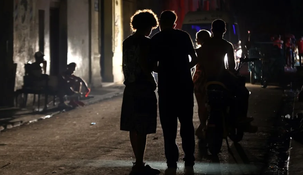 Ante la falta de insumos energéticos, Cuba atraviesa una severa crisis humanitaria. Ante la falta de insumos energéticos, Cuba atraviesa una severa crisis humanitaria.