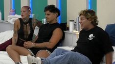 Furia y Emma Vich, contra un compañero. Furia y Emma Vich, contra un compañero.