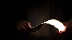 Las lámparas OLED proponen una iluminación continua, flexible y de bajo impacto visual.