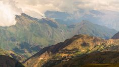 Un pueblo para estar entre las montañanas y las nubes. Un pueblo para estar entre las montañanas y las nubes.