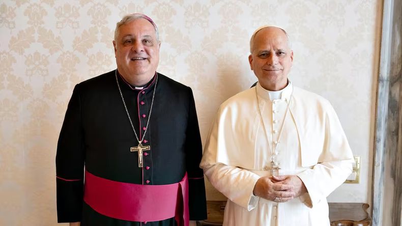 Arzobispo Colombo y el Papa León XIV. 