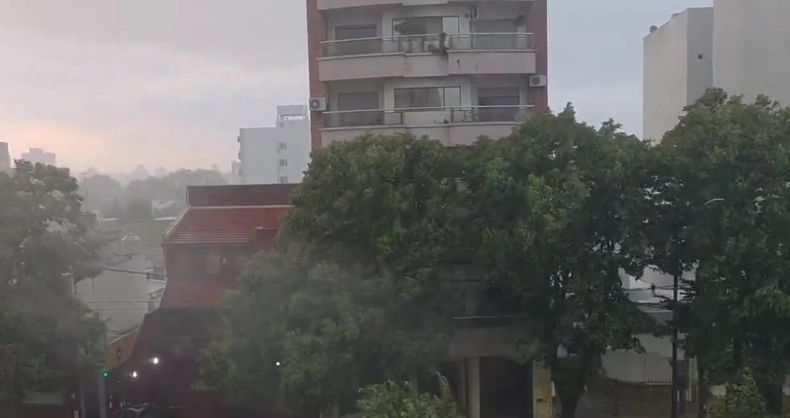 Impresionantes videos del diluvio en la provincia de Buenos Aires: rige el alerta amarilloi
