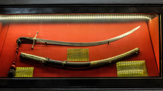 El Gobierno oficializó el traslado del sable de San Martín a un cuartel militar y reavivó la polémica por su custodia El Gobierno oficializó el traslado del sable de San Martín a un cuartel militar y reavivó la polémica por su custodia