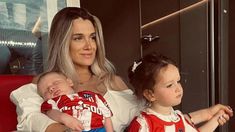 Camila Homs con Francesca y Bautista, sus hijos. Camila Homs con Francesca y Bautista, sus hijos.