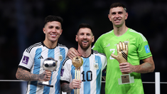Argentina ganó tres de cuatro premios de la FIFA: Messi, Enzo Fernández y Dibu Martínez Argentina ganó tres de cuatro premios de la FIFA: Messi, Enzo Fernández y Dibu Martínez