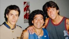Cuando Diego Maradona fue al hotel Costa Galana, en Mar del Plata, le pidió al gerente que lo llevara al segundo subsuelo para tomarse fotos con los empleados. Cuando Diego Maradona fue al hotel Costa Galana, en Mar del Plata, le pidió al gerente que lo llevara al segundo subsuelo para tomarse fotos con los empleados.