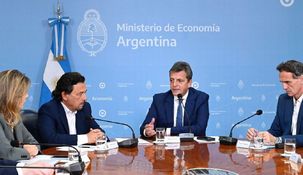 Massa junto a Royón (Energía), Sáenz (gobernador de Salta) y Katopodis (Obras Públicas).