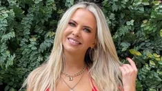 La capelina combina a la perfección con las microbikinis La capelina combina a la perfección con las microbikinis
