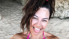 La modelo lució una microbikini rosa que sigue estando entre las tendencias del momento. La modelo lució una microbikini rosa que sigue estando entre las tendencias del momento.