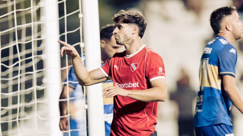 Walter Mazzantti metió el primer gol del partido para Independiente.