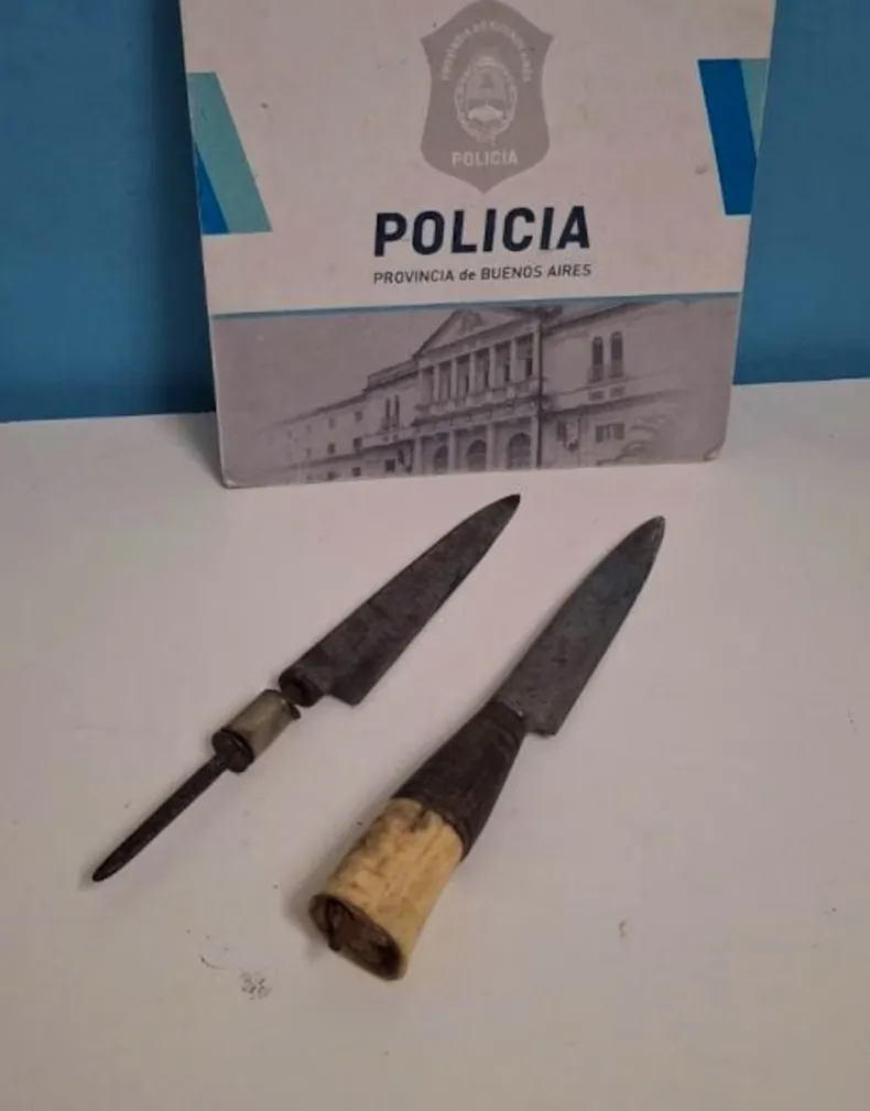Las armas incautadas en el lugar del hecho.