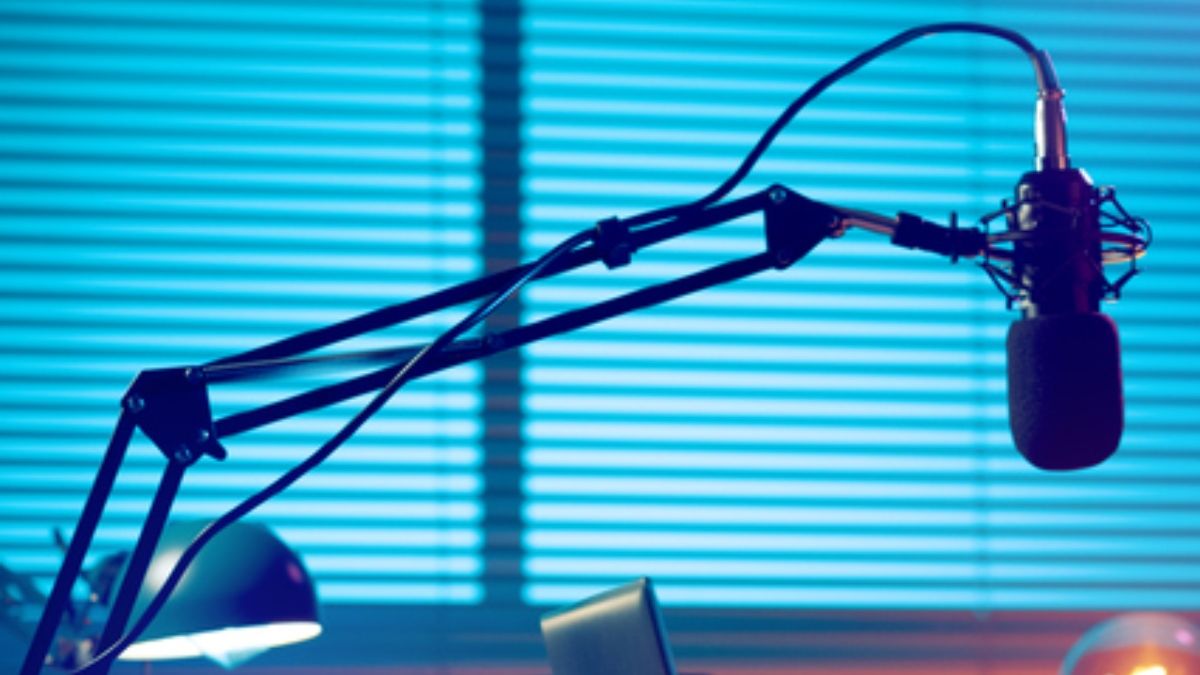 Renunció un conductor de streaming después de un cruce al ai