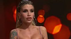 Con este look asistió Peña al programa de Telefe. Con este look asistió Peña al programa de Telefe.