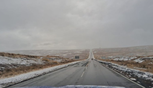 Las primeras nevadas en el camino de Las Altas Cumbres sorprendieron a los viajeros en la ruta.