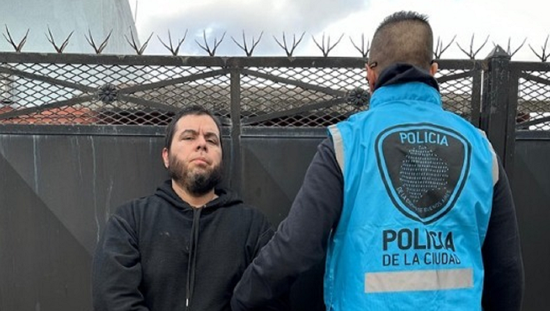 Guzmán al ser detenido por la Policía de la Ciudad.