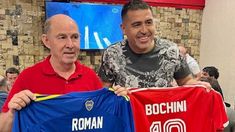 Ricardo Bochini y Juan Román Riquelme. Ricardo Bochini y Juan Román Riquelme.