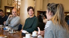 Horacio Rodríguez Larreta y Martín Lousteau mantuvieron un encuentro con vecinos de Almagro.