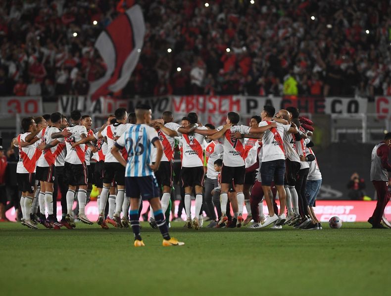 El festejo de todo el plantel millonario.