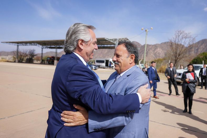 Alberto Fern&aacute;ndez junto al gobernador de La Rioja, Ricardo Quintela. &nbsp;