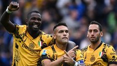 Lautaro Martínez celebra el primero de sus goles. Lautaro Martínez celebra el primero de sus goles.