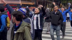 Los hinchas de Talleres presentes en Núñez. Los hinchas de Talleres presentes en Núñez.