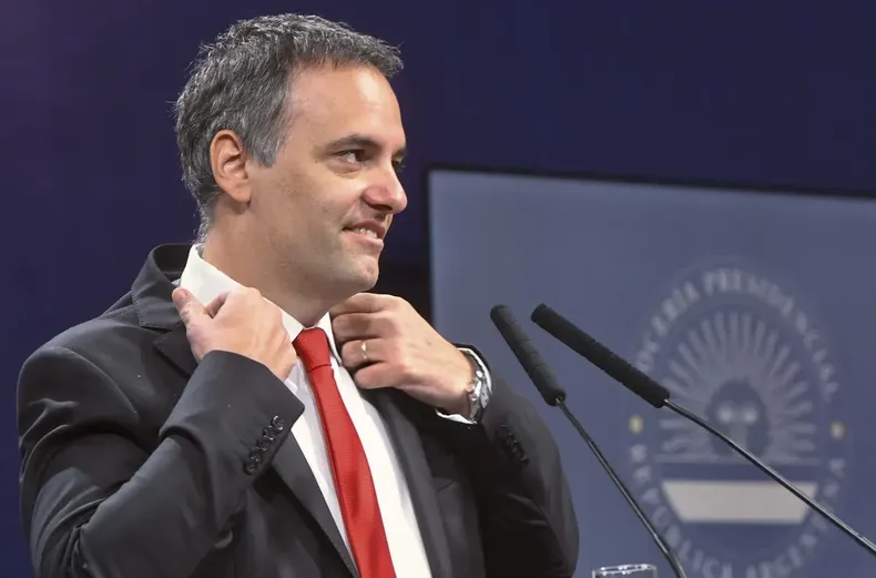 Adorni destac&oacute; el super&aacute;vit financiero del Gobierno.