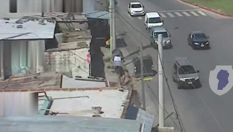 El hombre&nbsp; quedó tendido sobre el techo de una vivienda colindante ubicada a menor altura.