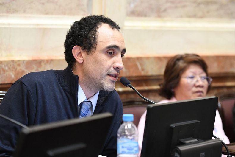 Senador santacruceño José María Carambia por Alianza por Santa Cruz.